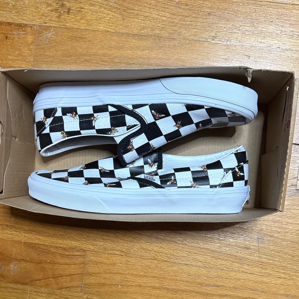 NIB Vans Bees Checkered Slip-On Shoes - Black and White Women’s Size 8